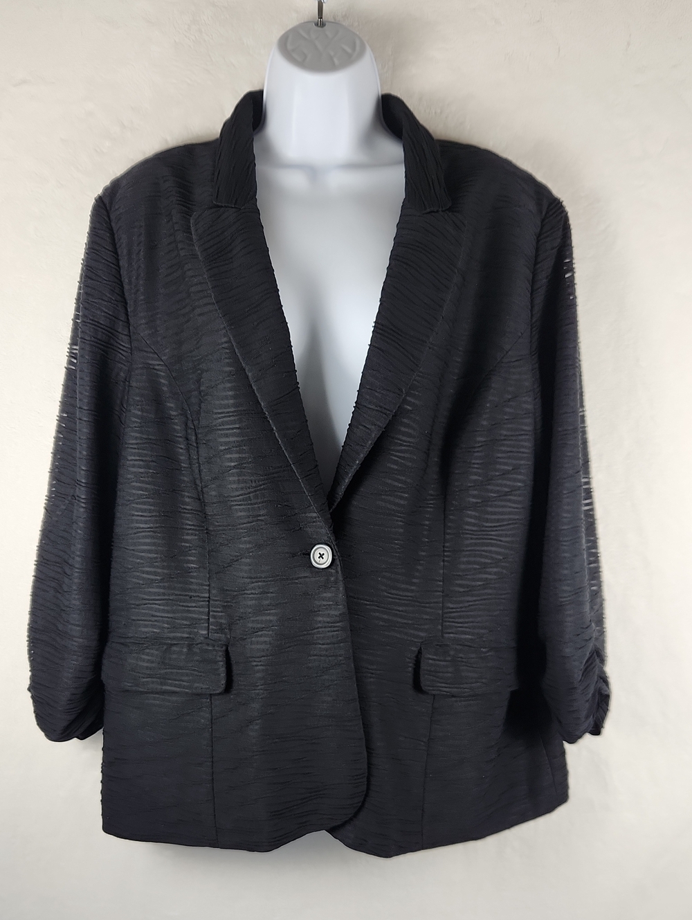 Chico's Blazer Black textured button-front Blazer Women's Size XL / 3